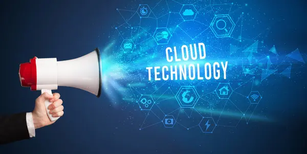 Jonge Vrouw Schreeuwen Megafoon Met Cloud Technologie Inscriptie Moderne Technologie — Stockfoto