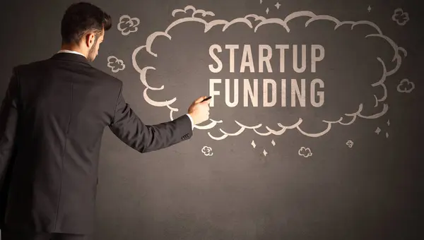 Hombre Negocios Dibujando Una Nube Con Inscripción Startup Funding Dentro —  Fotos de Stock