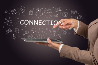 CONNECTION yazıtları, sosyal medya kavramı ile bir dokunmatik ekran yakın plan