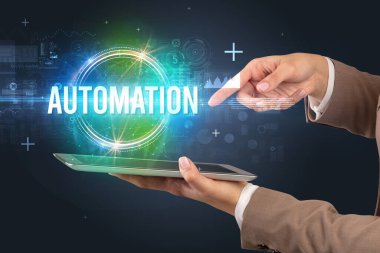 AUTOMATION yazıtlı bir dokunmatik ekran, yeni teknoloji konsepti