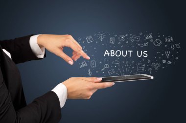 ABD yazıtları ve sosyal medya kavramlarıyla ilgili dokunmatik ekranın yakın çekimi