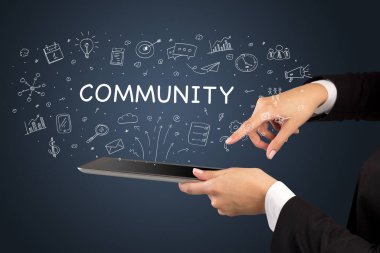 COMUNITY yazıtları, sosyal medya kavramı ile dokunmatik ekranın yakın plan görüntüsü