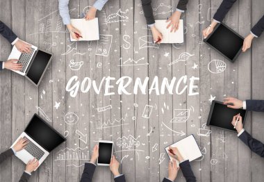 GOVERNANCE yazıtları ve ortak çalışma konseptiyle birlikte çalışan bir grup iş adamı