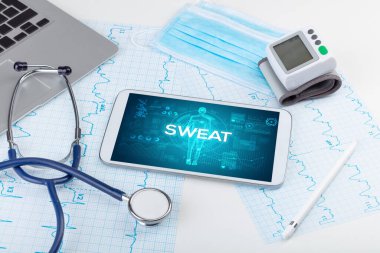 SWEAT yazıtlı tablet bilgisayar ve doktor araçları, koronavirüs konsepti