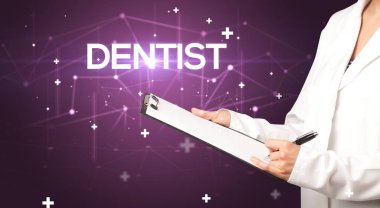 Doktor tıbbi kayıtları DENTIST yazıtları ve tıbbi konseptle dolduruyor.