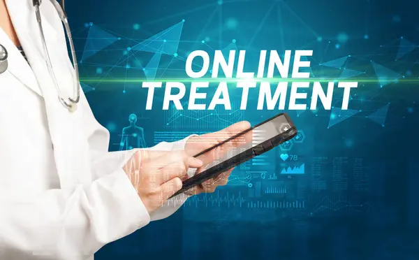 Lékař Píše Poznámky Schránky Nápisem Online Treatment Koncepce Lékařské Diagnózy — Stock fotografie
