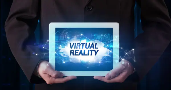 Joven Empresario Que Trabaja Tableta Muestra Inscripción Realidad Virtual — Foto de Stock