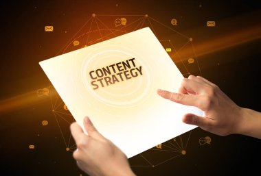 CONTENT STRATEGY yazıtlı fütürist tablet, sosyal medya kavramı