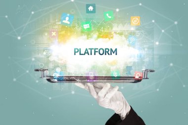 PLATFORM yazısıyla sosyal ağ konsepti sunan garson