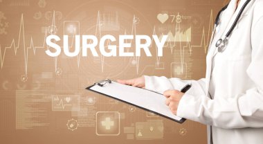 Genç doktor SURGERY yazıtları ve sağlık konseptiyle notlar yazıyor.