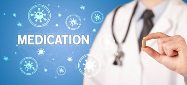 Doktor ilaç veriyor. Yazıt, koronavirüs konsepti.