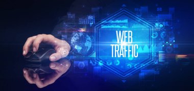 Web TRAFFIC yazıtları ve siber güvenlik konseptiyle el ele tutuşmak
