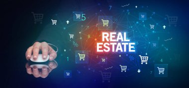 Gayrimenkul yazıtları ve online alışveriş konseptiyle el ele tutuşmak