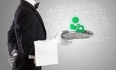 Arkadaş isteği simgeleri, sosyal medya konsepti sunan garsonun yakın çekimi