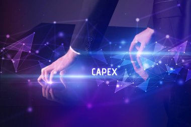 İş adamı CAPEX yazısıyla büyük ekrana dokunuyor, modern teknoloji iş konsepti