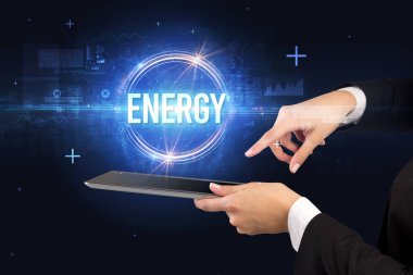 ENERGY yazıtlı bir dokunmatik ekran, yeni teknoloji konsepti