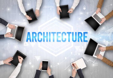 ARCHITECTURE yazıtları, modern teknoloji konsepti olan bir ofiste çalışan meşgul insanlar grubu