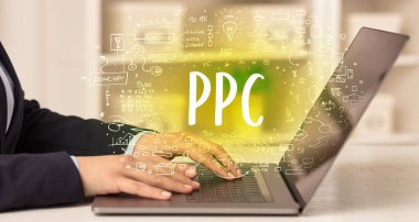 PPC kısaltması, modern teknoloji konsepti olan yeni modern bilgisayarlar üzerinde çalışıyoruz.