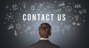 CONTACT ABD yazıtları ve modern iş kavramına sahip bir işadamının arka görüşü