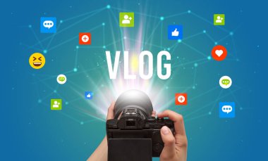 VLOG yazıtlı sosyal medya içeriğini yakalamak için kamera kullanmak, sosyal medya içeriği kavramı