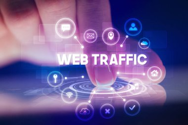 Web teknolojisi simgeleri ve web trafiği yazıtları ile tablete dokunmak, web teknolojisi kavramı