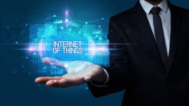 Insanlar el ele tutuşuyor. Yazıtların interneti, teknoloji kavramı.