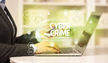 Bilgisayarda CYBER CRIME Yazıtı, İnternet güvenliği ve veri koruma kavramı, engelleme zinciri ve siber güvenlik