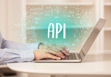 API kısaltması, modern teknoloji konsepti olan yeni modern bilgisayarlar üzerinde çalışıyoruz.