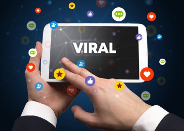 VIRAL yazıtlı, sosyal ağ kavramlı bir dokunmatik ekran kapat