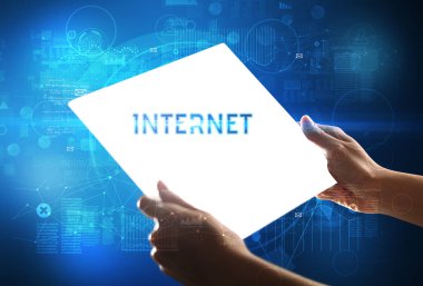 El işi fütüristik tablet. İnternette yazılı. Yeni teknoloji kavramı.