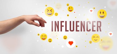 INFLUENCER yazıtlarına, sosyal medya kavramına yakın çekim