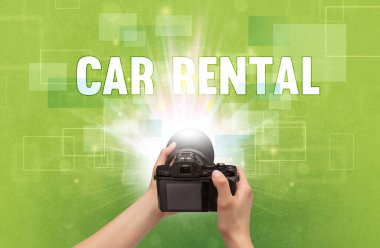 CAR RENTAL yazıtlı, seyahat konseptli dijital kameranın yakın çekimi