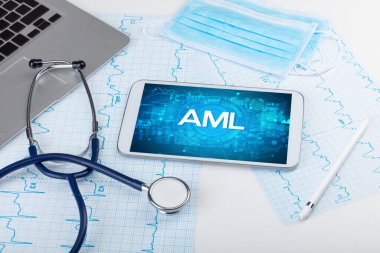 AML kısaltmalı bir tabletin yakın plan görüntüsü, tıbbi konsept