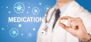 Doktor ilaç veriyor. Yazıt, koronavirüs konsepti.