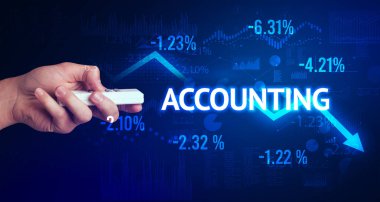 Erkek el ele tutuşması kablosuz çevre ile birlikte ACCOUNTING yazıtları, modern iş konsepti