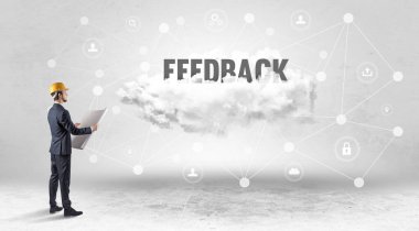 FEEDback yazısıyla sosyal medya kavramı üzerinde çalışan mühendis