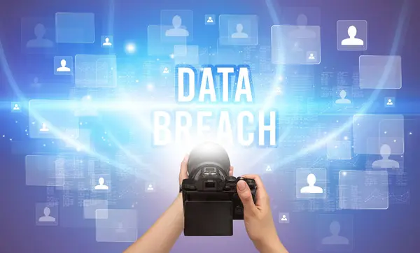 Close Câmera Mão Com Inscrição Data Breach Conceito Vigilância Por — Fotografia de Stock