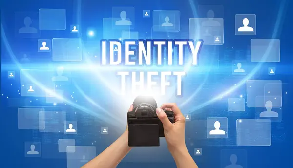 Nahaufnahme Einer Handkamera Mit Identity Theft Aufschrift Videoüberwachungskonzept — Stockfoto