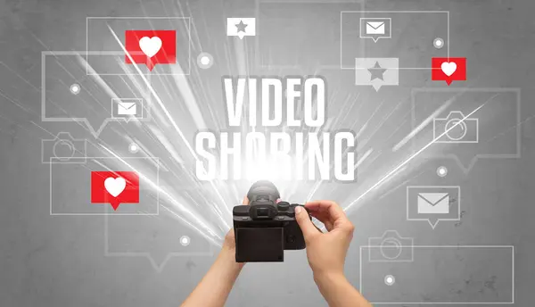 Lähikuva Käsi Ottaa Kuvia Video Sharing Kirjoitus Sosiaalisen Median Käsite — kuvapankkivalokuva