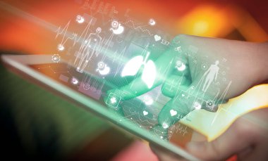 Ciğerlerinde simgeler olan dokunmatik bir ekran, modern sağlık konsepti