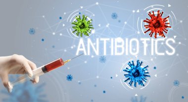 Şırınga, elinde ANTIBIOTICS yazılı tıbbi enjeksiyon, koronavirüs aşısı konsepti