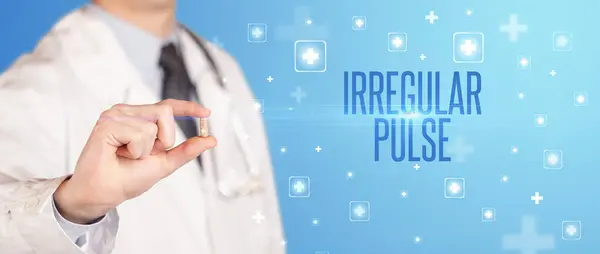 Primer Plano Médico Que Una Píldora Con Inscripción Pulsa Irregular —  Fotos de Stock