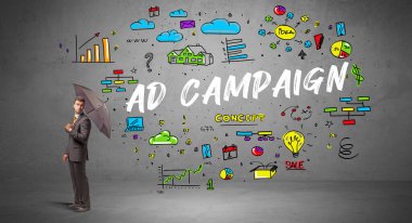 İ.S. CAMPAIGN yazıtlarıyla şemsiyenin arkasına saklanan kararlı işadamı, yeni iş konsepti