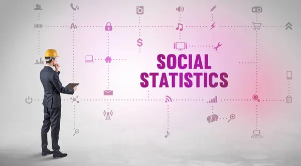 Ingenjör Som Arbetar Plattform För Sociala Medier Med Social Statistics — Stockfoto