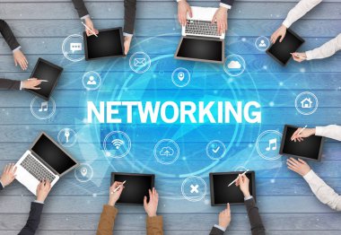 NETworking Insciption, sosyal ağ konsepti ile toplantı yapan bir grup insan