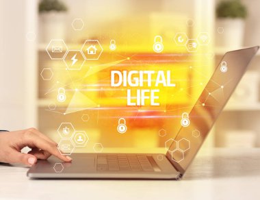 Dizüstü bilgisayar, internet güvenliği ve veri koruma konsepti, engelleme zinciri ve siber güvenlik