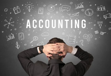 Muhasebe yazıtları, modern iş konsepti olan bir iş adamının arka görünüşü