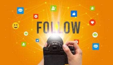FOLLOW yazıtlı sosyal medya içeriğini yakalamak için kamera kullanmak, sosyal medya içeriği kavramı