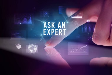 Grafikler ile parmak dokunma tablet ve Bir Uzman yazıt, iş kavramı sorun