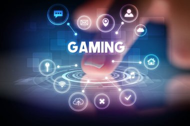 Web teknolojisi simgeleri ve oyun yazıtları ile tablete dokunmak, web teknolojisi kavramı